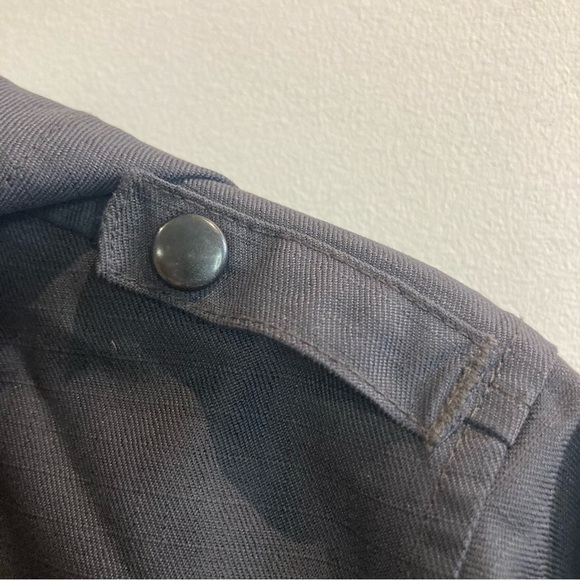 MEC Sz L Crosstown Multiple Pockets Venting Under Arm & Back Zipper Snaps Jacket - Picture 9 of 16